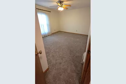 5509  Hilldale Dr, Racine, WI 53406 - Photo 11