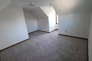 5509 Hilldale Dr, Racine, WI 53406 - Photo 7