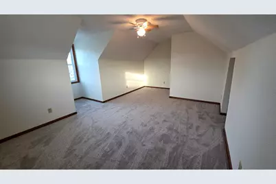 5509  Hilldale Dr, Racine, WI 53406 - Photo 9