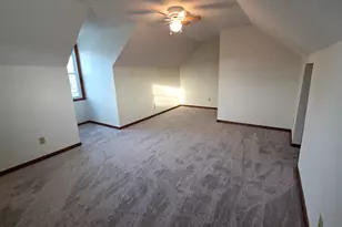 5509 Hilldale Dr, Racine, WI 53406 - Photo 9