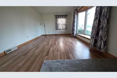 5509  Hilldale Dr, Racine, WI 53406 - Photo 3