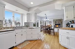 4870 S 122nd St, Greenfield, WI 53228 - Photo 5