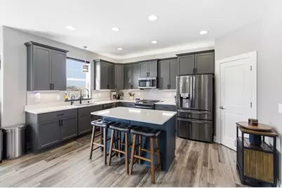 W239N5491  Fieldstone Pass Cir, Sussex, WI 53089 - Photo 3