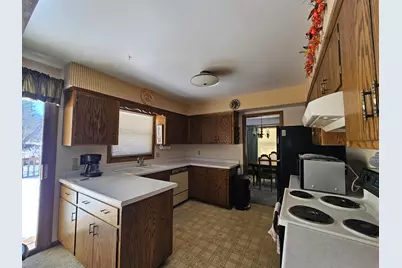 744 N 119 St, Wauwatosa, WI 53226 - Photo 3