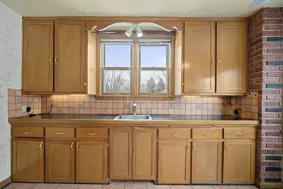 5144 S 43rd St, Greenfield, WI 53220 - Photo 9