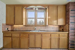 5144 S 43rd St, Greenfield, WI 53220 - Photo 9