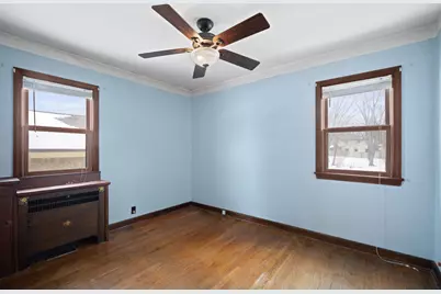 5144 S 43rd St, Greenfield, WI 53220 - Photo 15