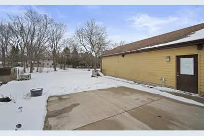 5144 S 43rd St, Greenfield, WI 53220 - Photo 19