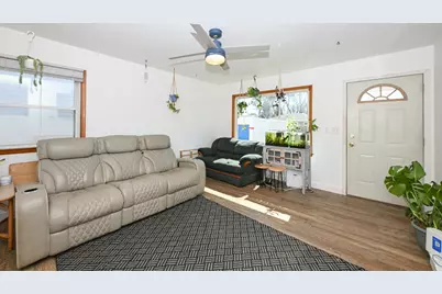 4922 W Norwich Ct, Milwaukee, WI 53220 - Photo 3