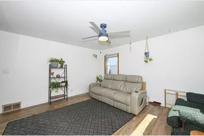 4922 W Norwich Ct, Milwaukee, WI 53220 - Photo 5