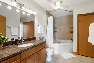 1550 E Royall Pl, Milwaukee, WI 53202 - Photo 9