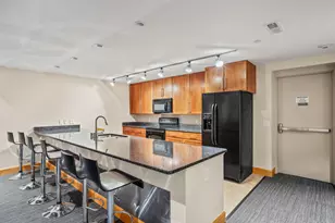 1550 E Royall Pl, Milwaukee, WI 53202 - Photo 23