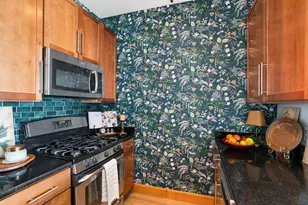 1550 E Royall Pl, Milwaukee, WI 53202 - Photo 3