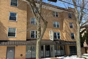 2121 N Cambridge Ave, Milwaukee, WI 53202 - Photo 25