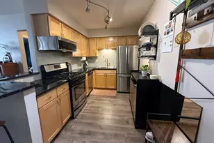 2121 N Cambridge Ave, Milwaukee, WI 53202 - Photo 9