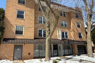 2121 N Cambridge Ave, Milwaukee, WI 53202 - Photo 29