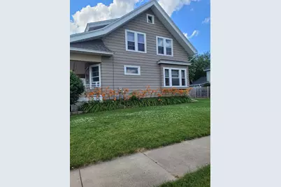 426 E Pleasant St, Oconomowoc, WI 53066 - Photo 3