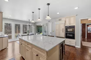 9940 N Lamplighter Ln, Mequon, WI 53092 - Photo 7