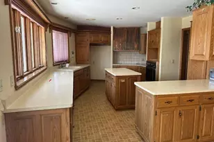 S37W32055 Kamps Ct, Genesee, WI 53189 - Photo 7