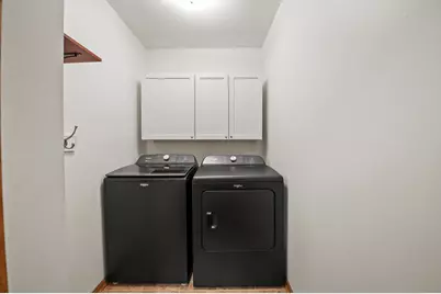 213  Ryan Ct, West Bend, WI 53095 - Photo 9