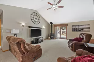 213 Ryan Ct, West Bend, WI 53095 - Photo 5
