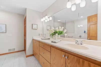 565 S McPride Ln #B, Brookfield, WI 53045 - Photo 17