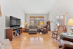 565 S McPride Ln, Brookfield, WI 53045 - Photo 5