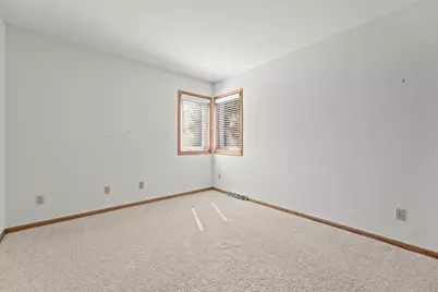 308  King William Ct, Waukesha, WI 53186 - Photo 17