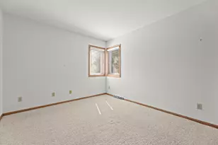 308 King William Ct, Waukesha, WI 53186 - Photo 17