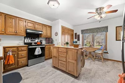 308  King William Ct, Waukesha, WI 53186 - Photo 7