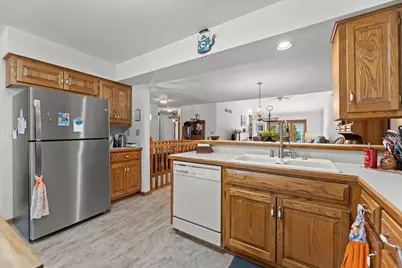 308  King William Ct, Waukesha, WI 53186 - Photo 5