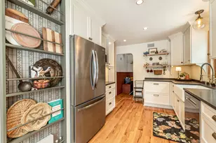 8324 Gridley Ave, Wauwatosa, WI 53213 - Photo 9