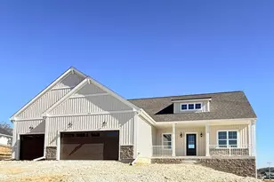 109 Olde Howell Ct, Waukesha, WI 53186 - Photo 1