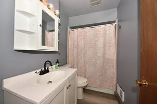 W167N11563 Westminster Ct, Germantown, WI 53022 - Photo 15