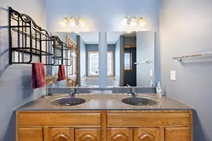 W1660 Maplewood Ln, Belvidere, WI 54610 - Photo 29