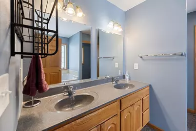 W1660  Maplewood Ln, Belvidere, WI 54610 - Photo 27