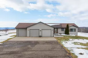 W1660 Maplewood Ln, Belvidere, WI 54610 - Photo 11