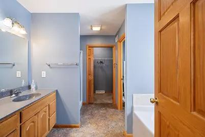 W1660  Maplewood Ln, Belvidere, WI 54610 - Photo 23