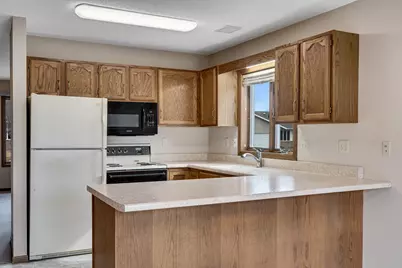 1009  Whispering Winds Pl, Onalaska, WI 54650 - Photo 5