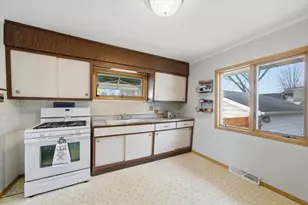 511 Grove St, Mayville, WI 53050 - Photo 9