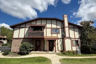 8030 W Manor Cir, Milwaukee, WI 53223 - Photo 11