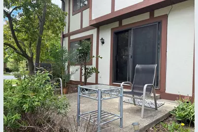 8030 W Manor Cir, Milwaukee, WI 53223 - Photo 9