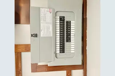 2181 S 91st St, West Allis, WI 53227 - Photo 21