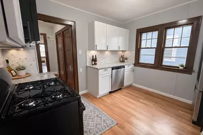 2181 S 91st St, West Allis, WI 53227 - Photo 9