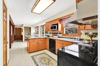 4292  Pleasant Hollow Rd, Jackson, WI 53037 - Photo 5