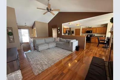 1418  Center St, Hartford, WI 53027 - Photo 3