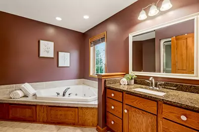 1239  Canary Ln, Grafton, WI 53024 - Photo 9