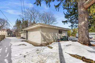 831 W Riverview Dr, Glendale, WI 53209 - Photo 33