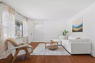 831 W Riverview Dr, Glendale, WI 53209 - Photo 5