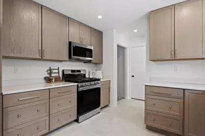 831 W Riverview Dr, Glendale, WI 53209 - Photo 15